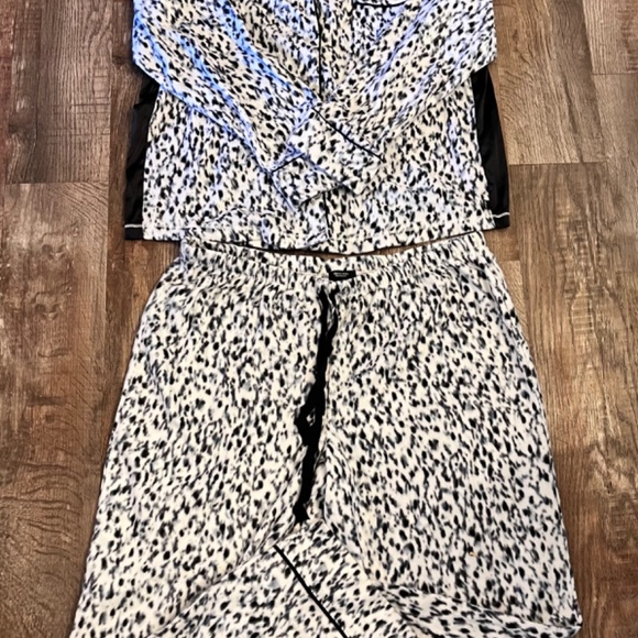 Simply Vera Wang pajamas cheetah print fleece fabric size XL - Picture 3 of 6